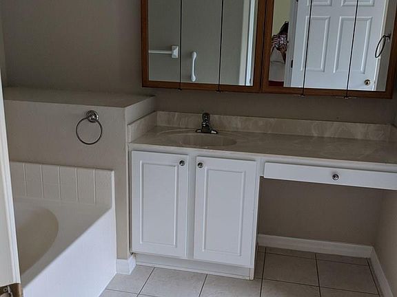 3rd image of 10 Birchwood Dr