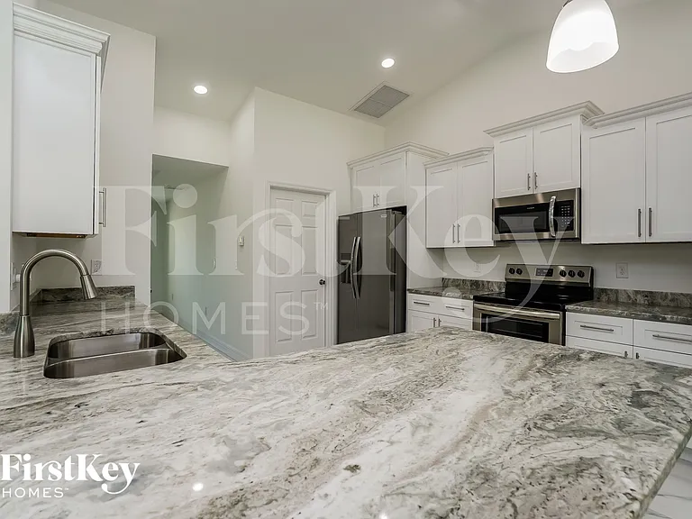 3903 25th St SW — Photo 4