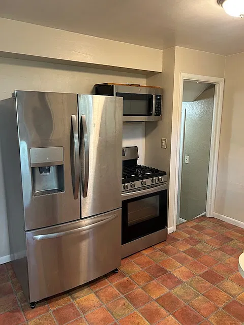 3 bed, 1392 sqft, $1,900 — Photo 4