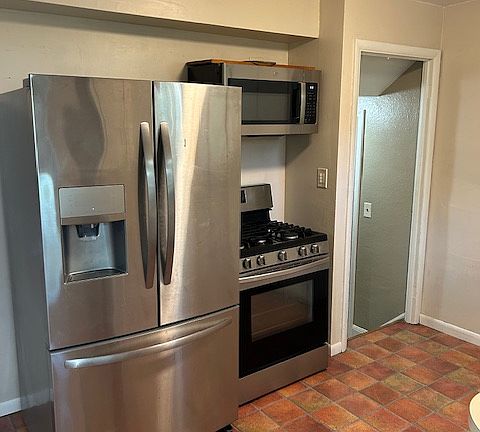 4th image of 25715 Chardon Rd