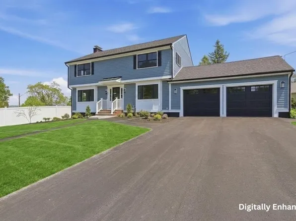105 Stafford Rd, Lowell, MA 01852