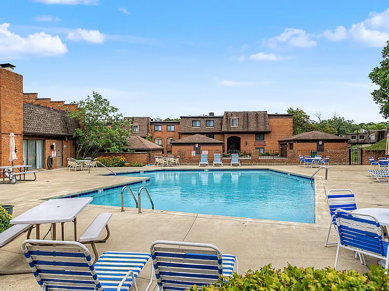 1610 Thunderbird Ln #63 — Photo 42