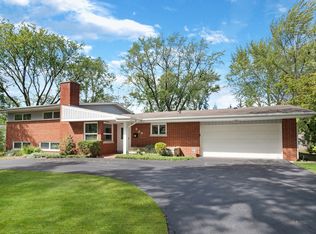 829 Moseley Rd, Highland Park, IL 60035