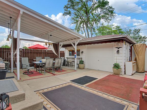 5th image of 7917 Neenah Ave
