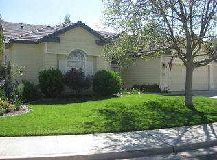 907 E Willow Cir, Hanford, CA 93230