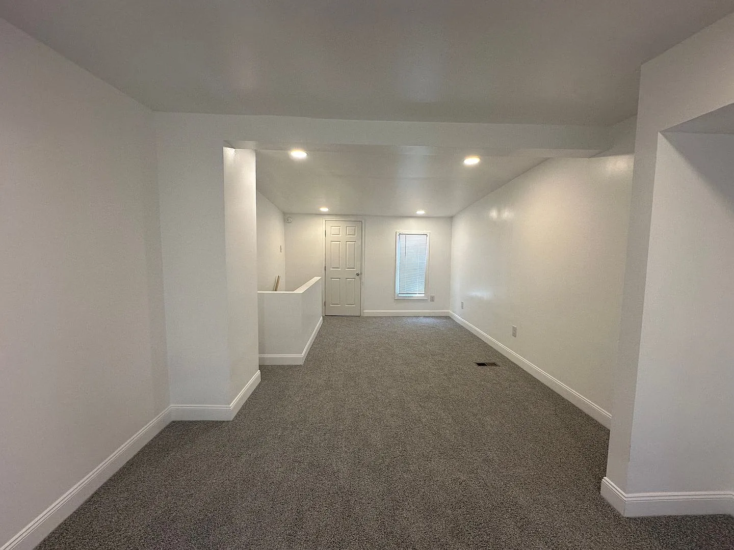 Newly Renovated One Bedroom House, Downtown Location — Photo 3
