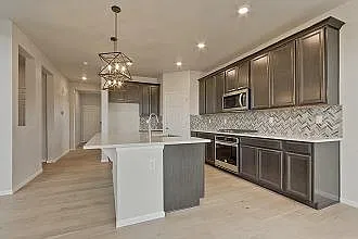 470 Hyde Park Cir — Photo 4