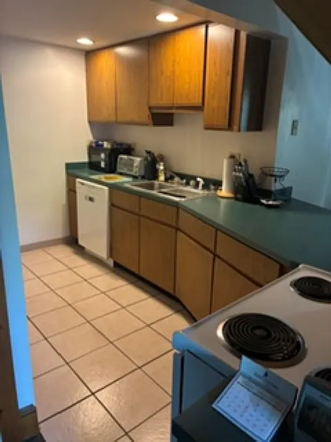 2 bed, 1.5 bath, 840 sqft, $1,600 — Photo 3