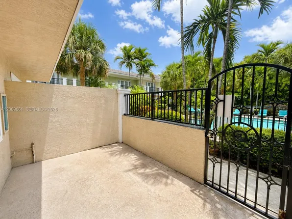 1000 Palm Trl APT 3, Delray Beach, FL 33483