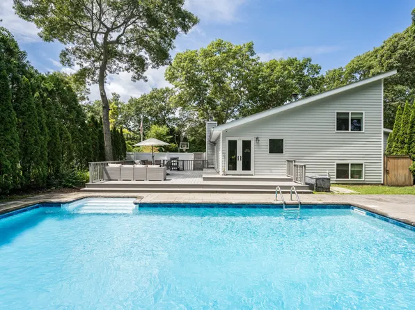 2976 Quogue Riverhead Rd, East Quogue, NY 11942