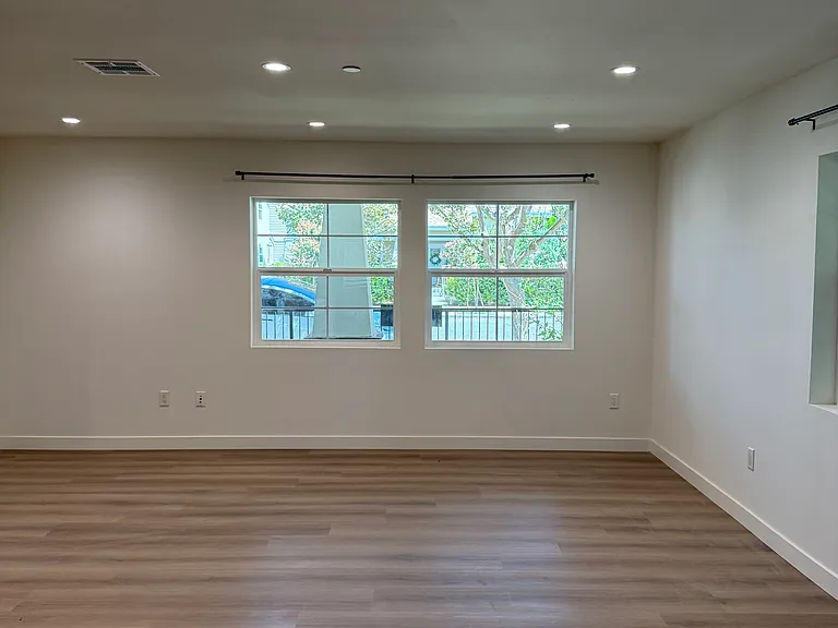 132 W Center St — Photo 9