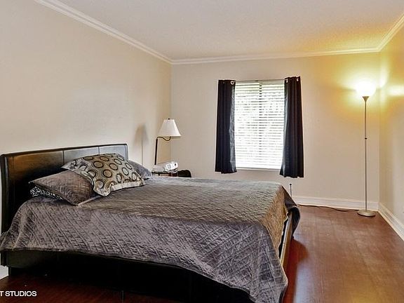 5th image of 1009 Green Pine Blvd APT F2