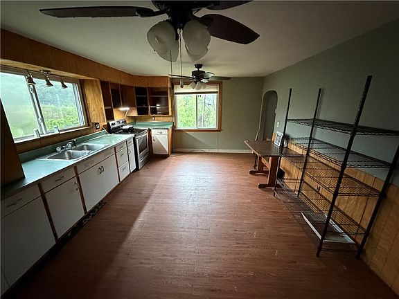 4th image of 907 Woodlawn Ave