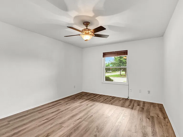 609 Golden Gate Dr — Photo 10