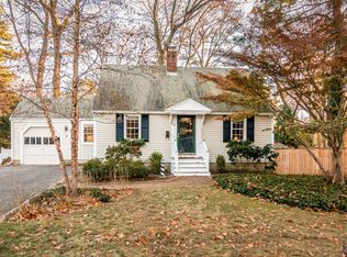6 Chestnut St, Wenham, MA 01984
