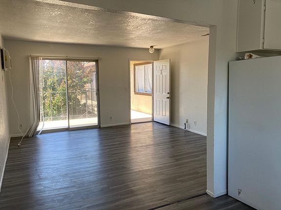 3rd image of 1518 Moorpark Ave APT 4