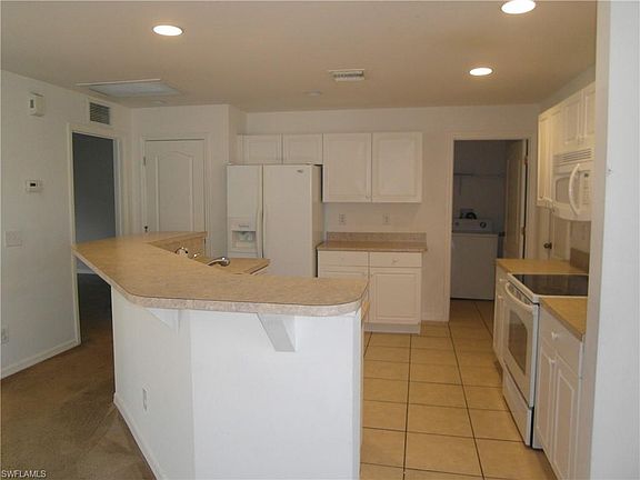5th image of 205 NW 3rd Ln