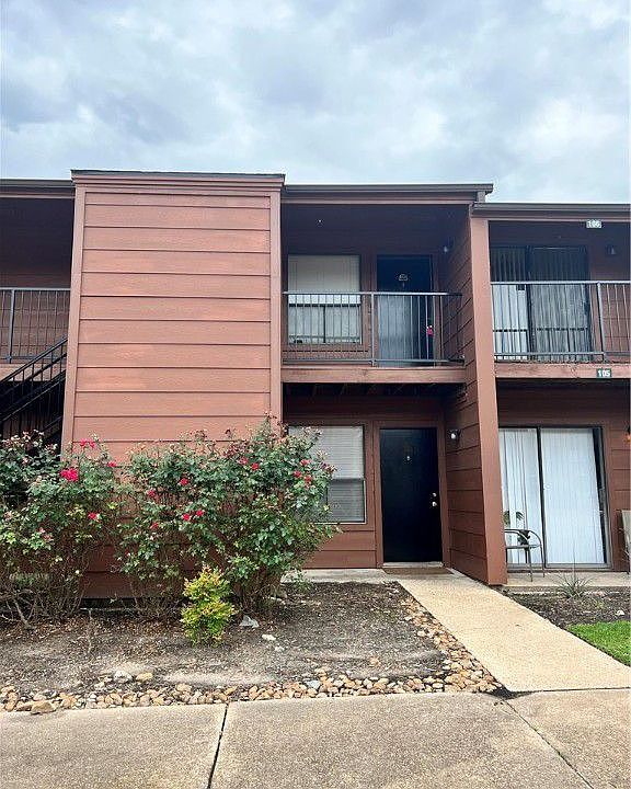 1st image of 904 University Dr E #106