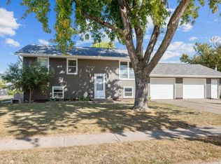 1712 Middle Rd, Camanche, IA 52730