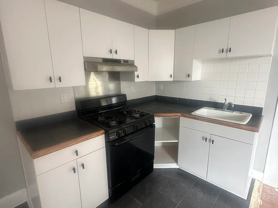 22 Croton Ave #8