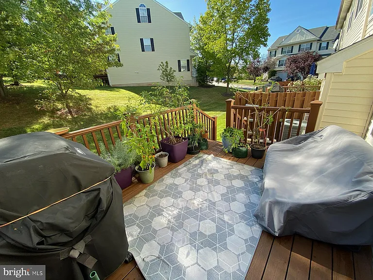 805 Rosehill Dr — Photo 29