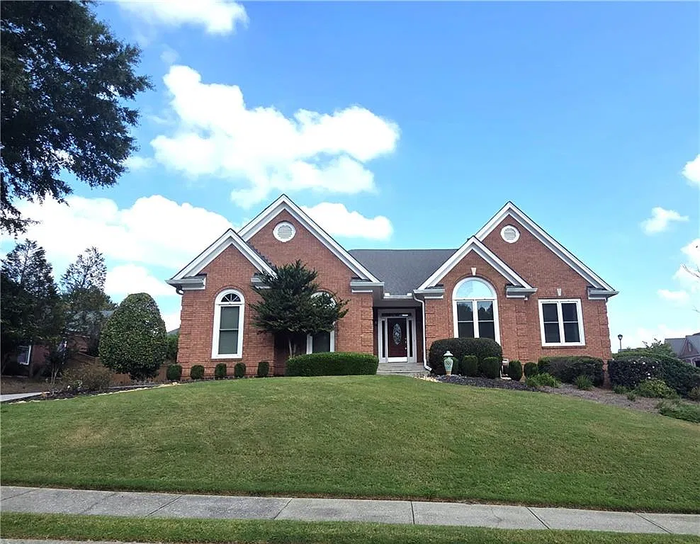 4 bed, 3.0 bath, 3806 sqft, $3,400 — Photo 1