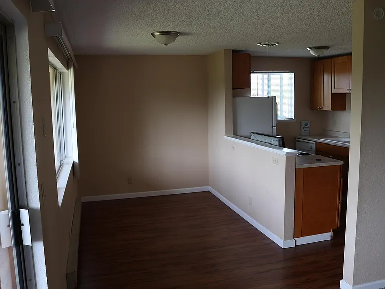2131 E 19th St #4 — Photo 13