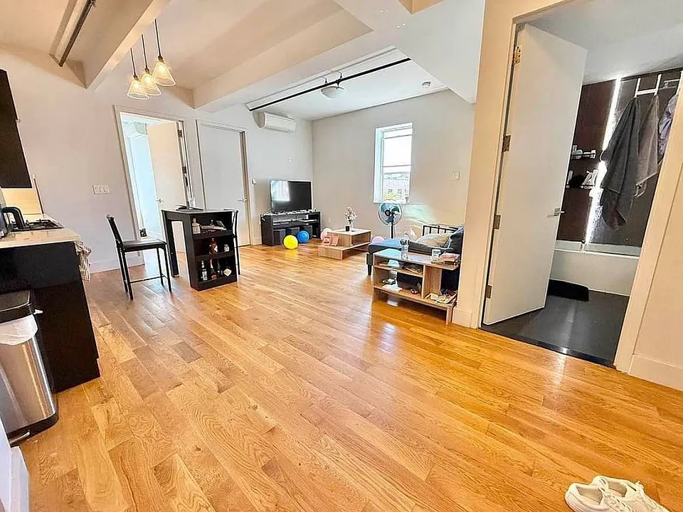 880 Dekalb Ave #603