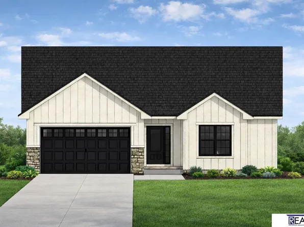 8910 Reed St, Papillion, NE 68046