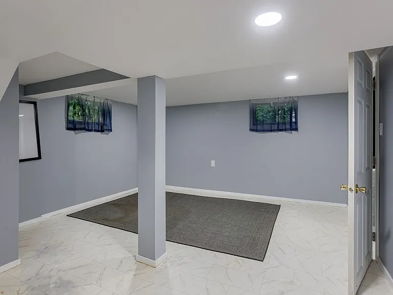 6457 Parker St — Photo 17