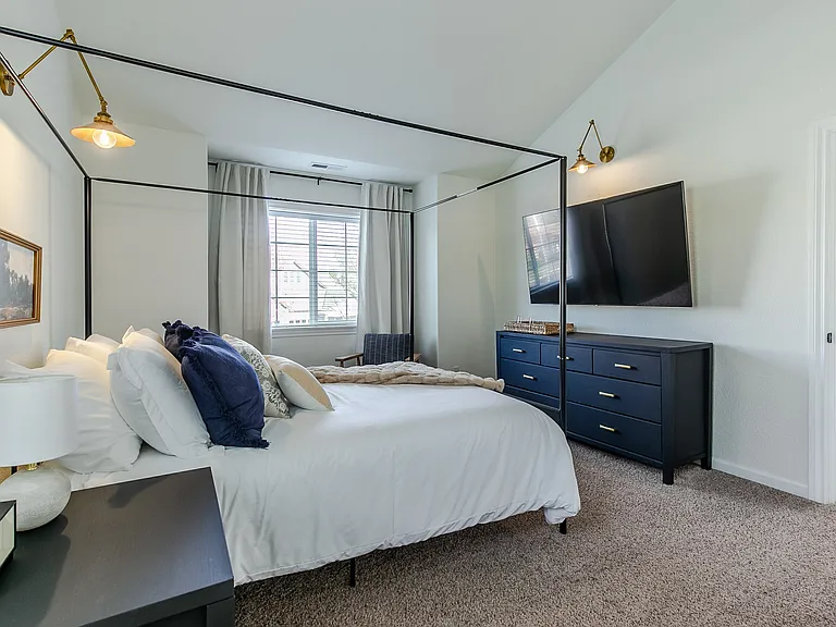 1241 Masters Ave — Photo 8