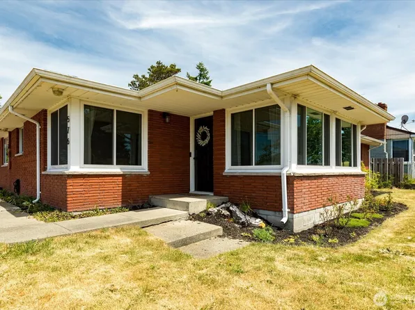 576 SE Quaker Street, Oak Harbor, WA 98277
