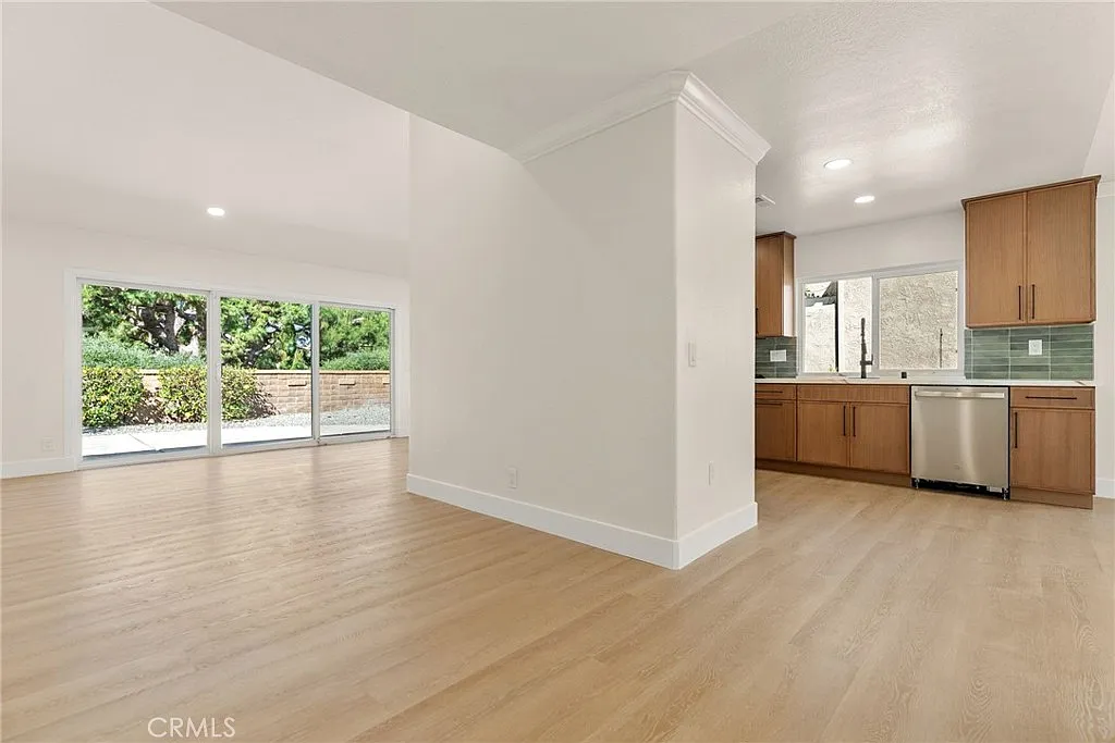 3 bed, 1561 sqft, $5,290 — Photo 4
