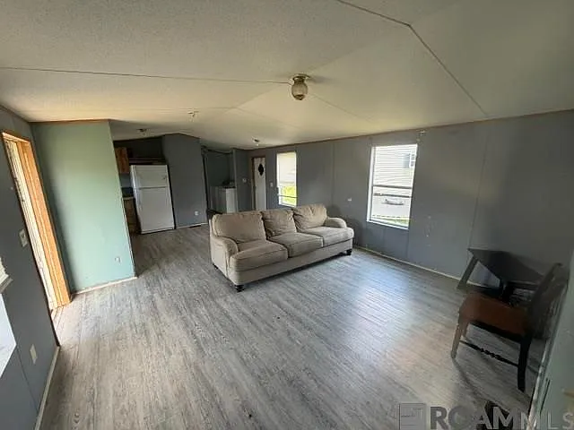 2 bed, 1.0 bath, 832 sqft, $1,300 — Photo 2