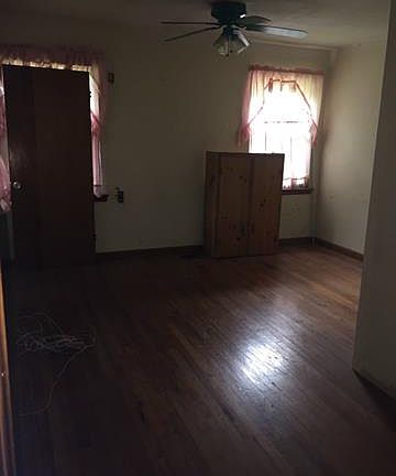 4th image of 210 W Davis St