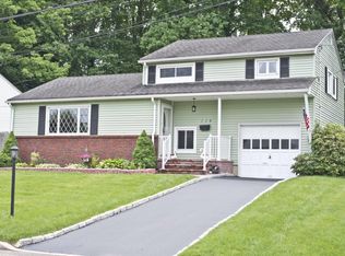 120 Crestview Dr, Middletown, NJ 07748