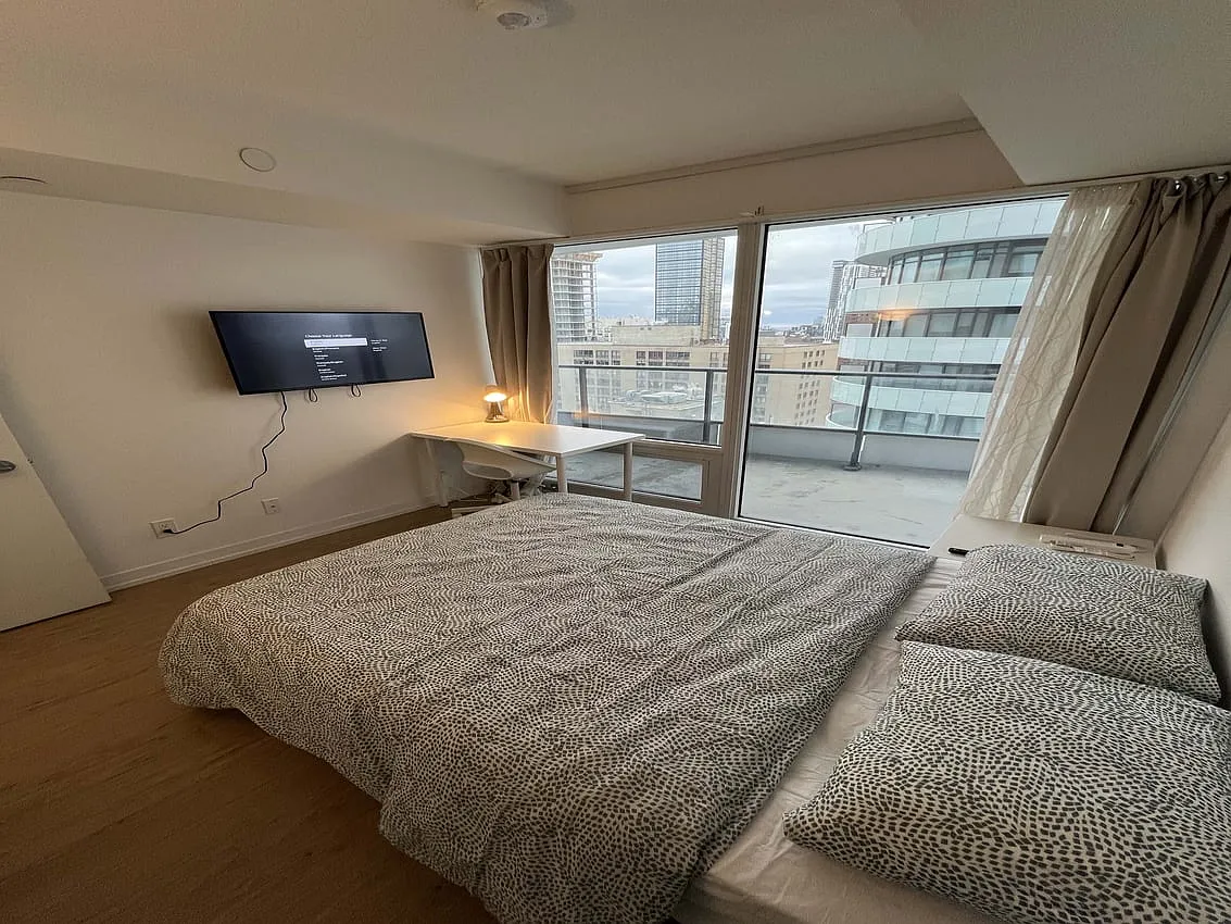 Deluxe Room - Wood St & Church St — Photo 1