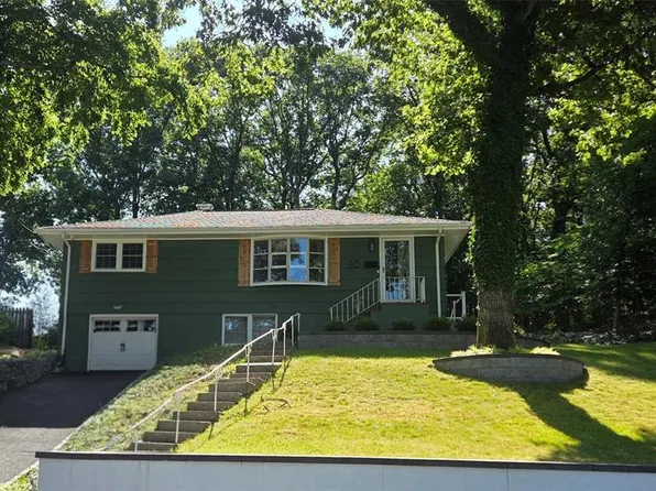 48 Knolls Rd, Bloomingdale, NJ 07403