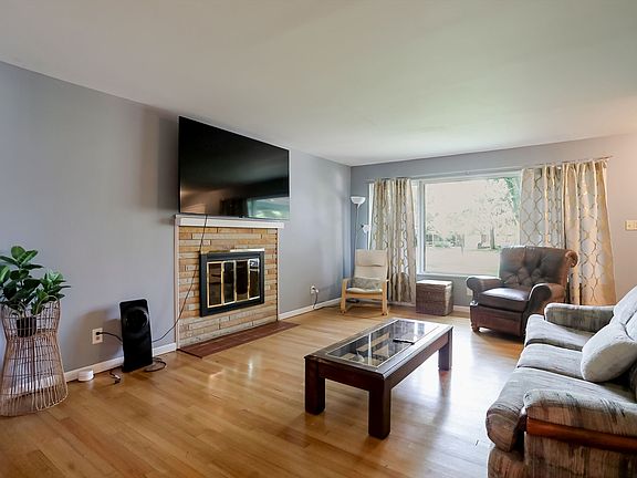 5th image of 1152 E Cragmont Dr