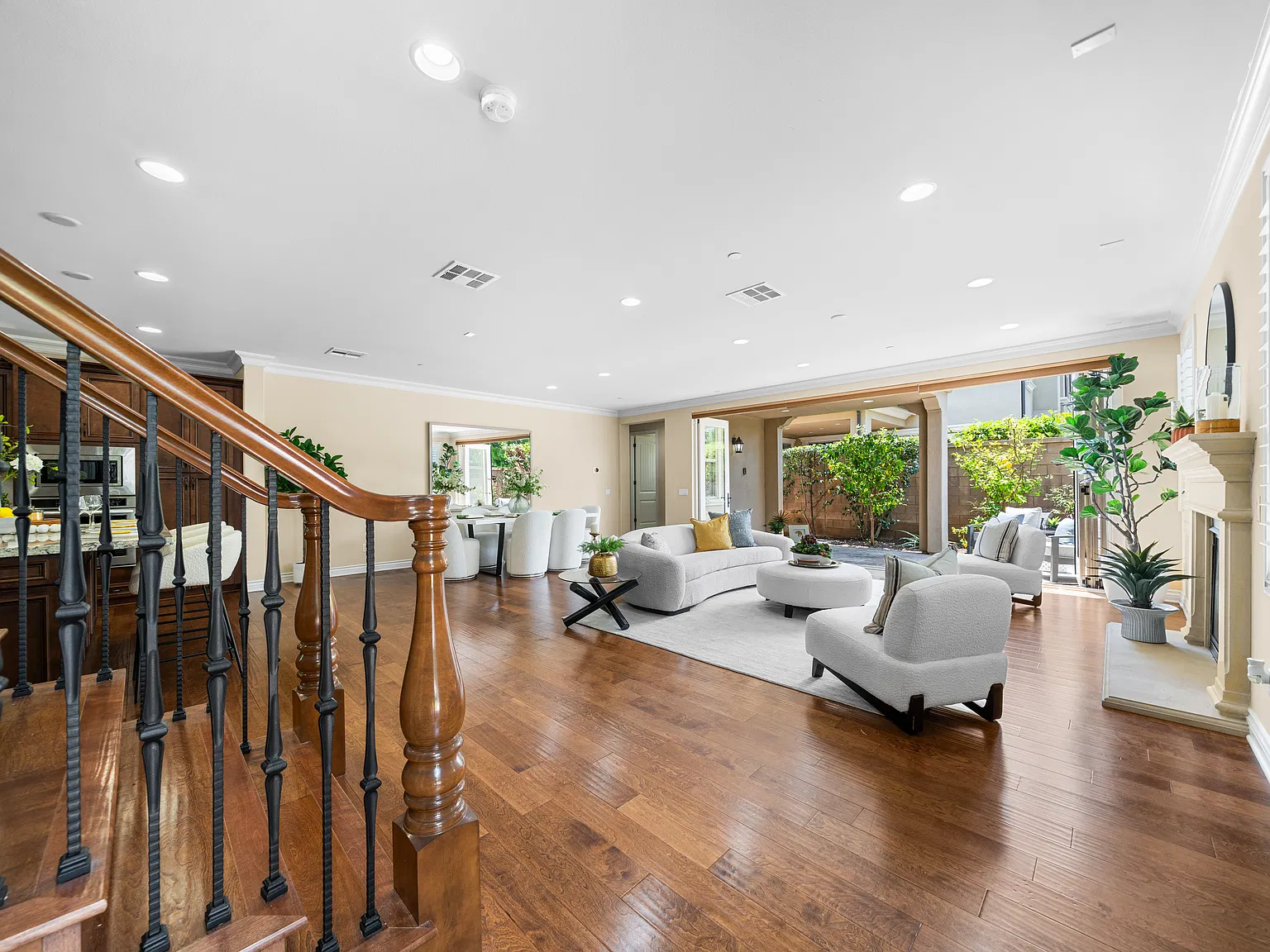 4 bed, 2817 sqft, $6,300 — Photo 4