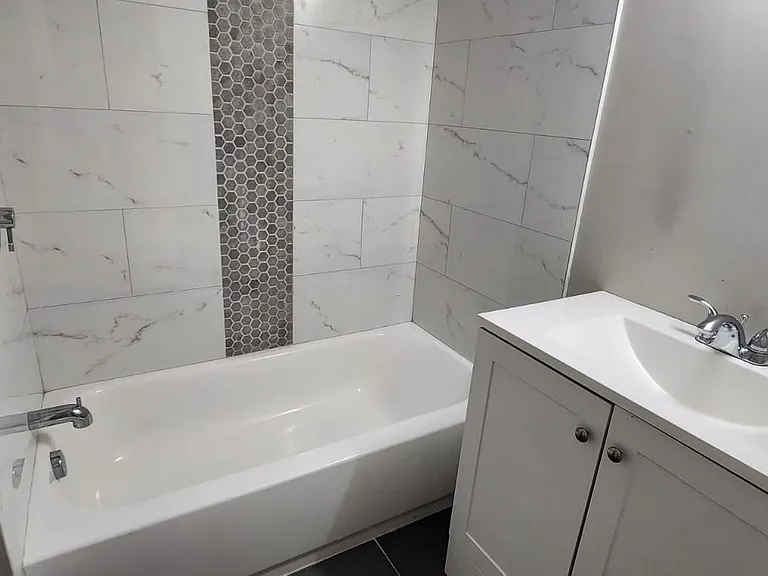 619 W Blancke St — Photo 16