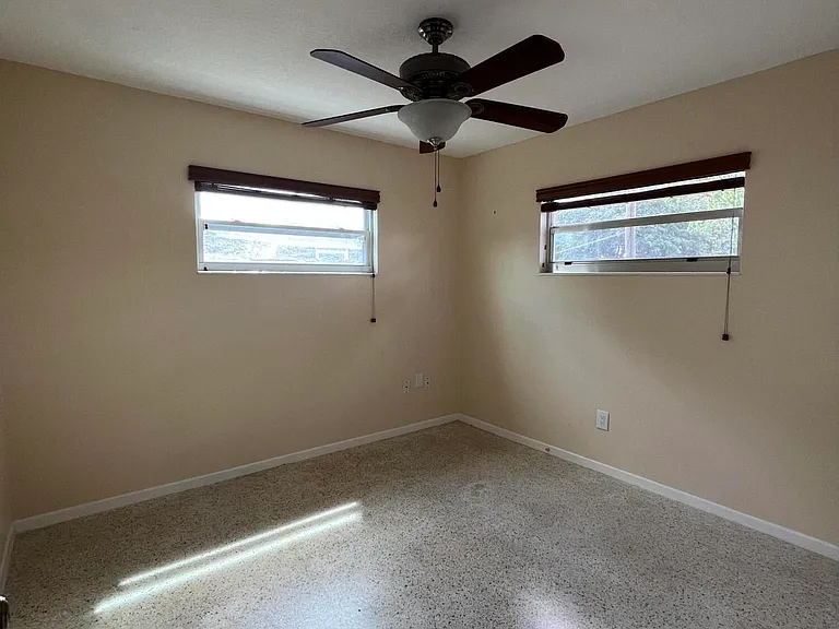 987 Kings Post Rd — Photo 19