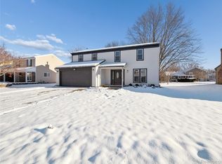 35041 Bunker Hill Dr, Farmington Hills, MI