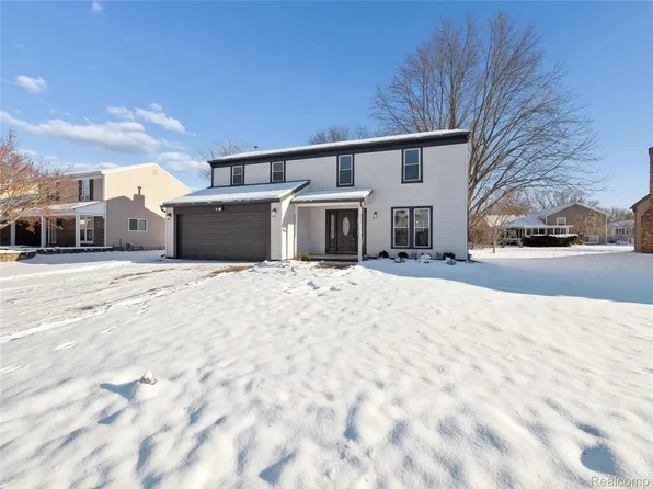 35041 Bunker Hill Dr, Farmington Hills, MI 48331