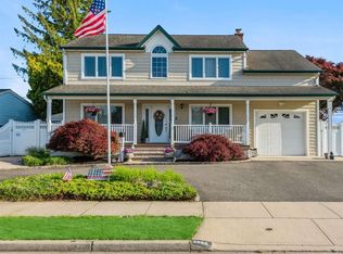 3560 Condor Rd, Levittown, NY 11756