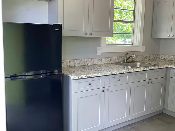 3rd image of 2752 Foster St