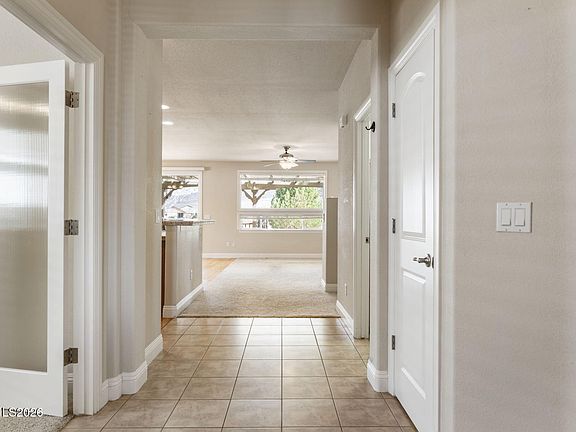3rd image of 913 Lakeview Dr