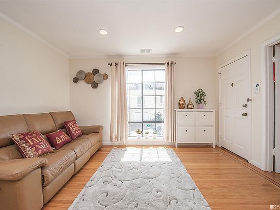 4th image of 676 Sweeny St