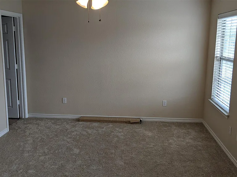 114 Sendero Dr — Photo 11