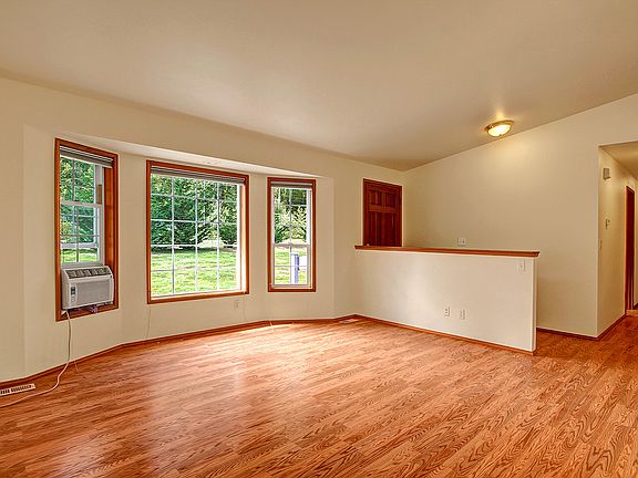 3rd image of 14817 2nd Ave NE
